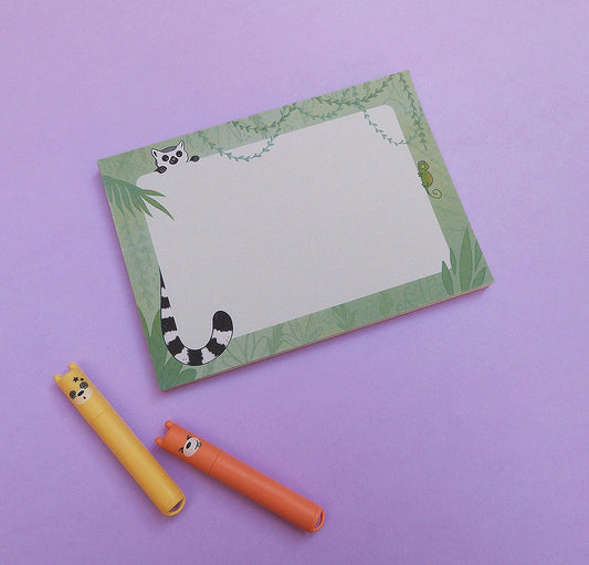 Lémurien à noter et petit caméléon, carnet à l'ambiance jungle. Bloc note en papier recyclé imprimé en Europe.