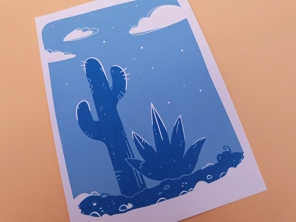 Carte d'un dans la nuit, avec un cactus, aloe vera et un lézard. Impression en sérigraphie artisanale.