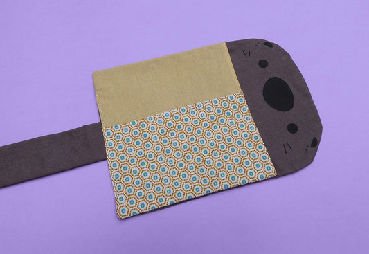 Trousse en forme de loutre. Super mignonne, idéale pour transporter ses fournitures de bureau !
