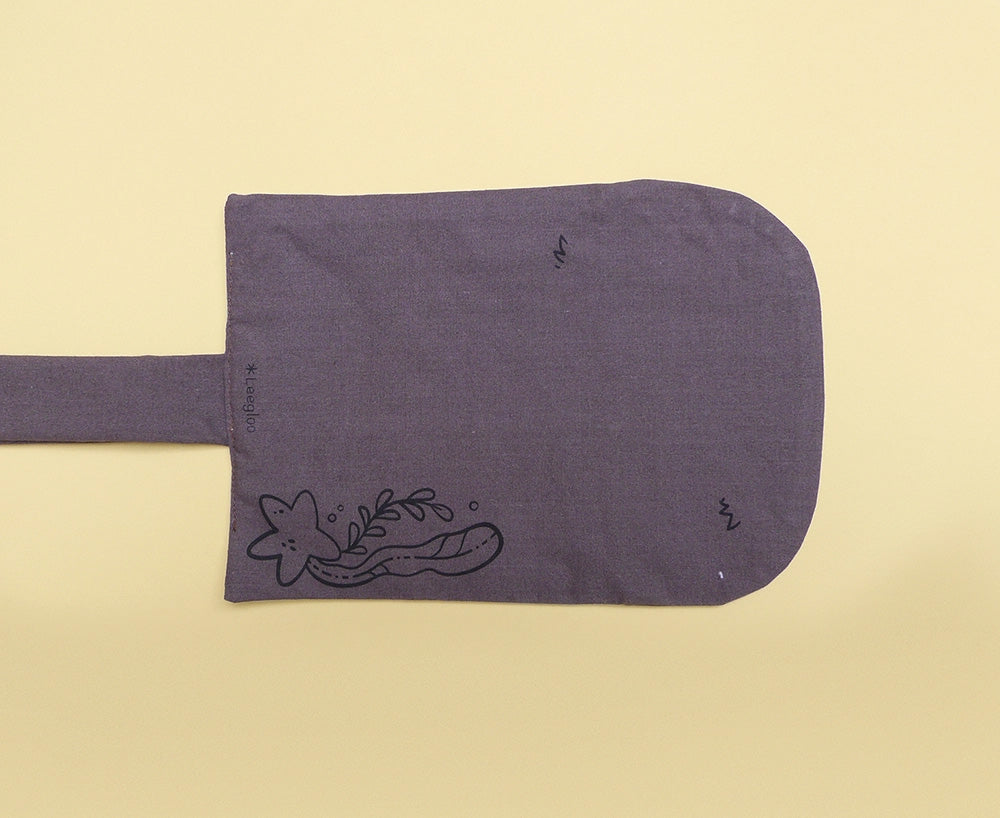 Trousse mignonne taille A6, petite taille, transportable partout et facilement pour emporter ses crayons préférés.