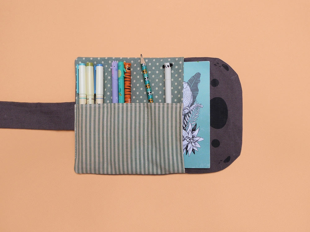 Trousse loutre trop mignonne faite à la main, pour ranger ses fournitures artistiques et un carnet taille A6
