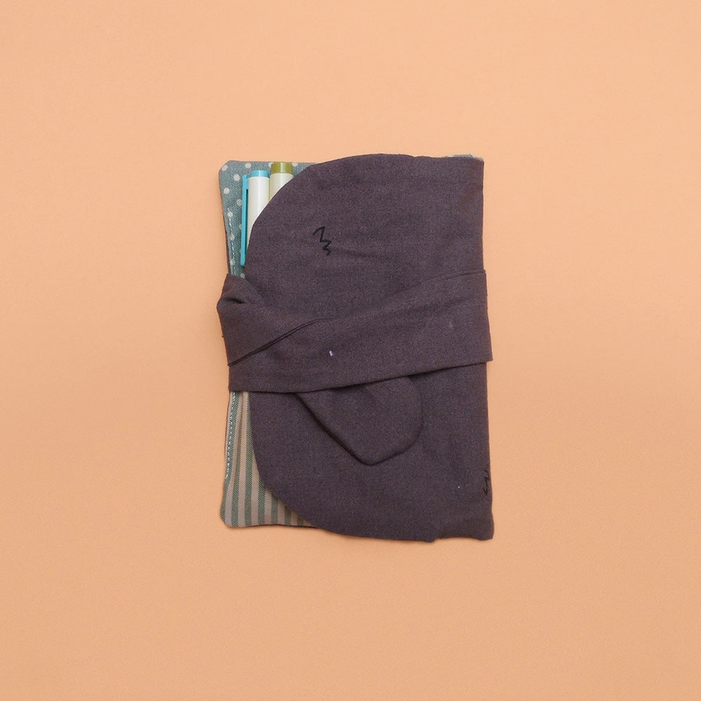 Trousse loutre trop mignonne faite à la main, pour ranger ses fournitures artistiques et un carnet taille A6
