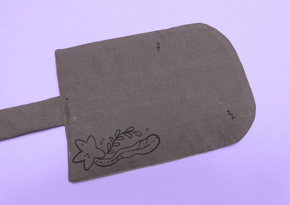 Trousse mignonne taille A6, petite taille, transportable partout et facilement pour emporter ses crayons préférés.