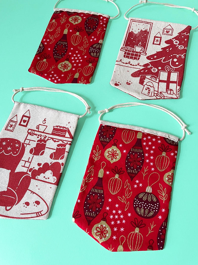 Red holiday decoration・Hanging banner