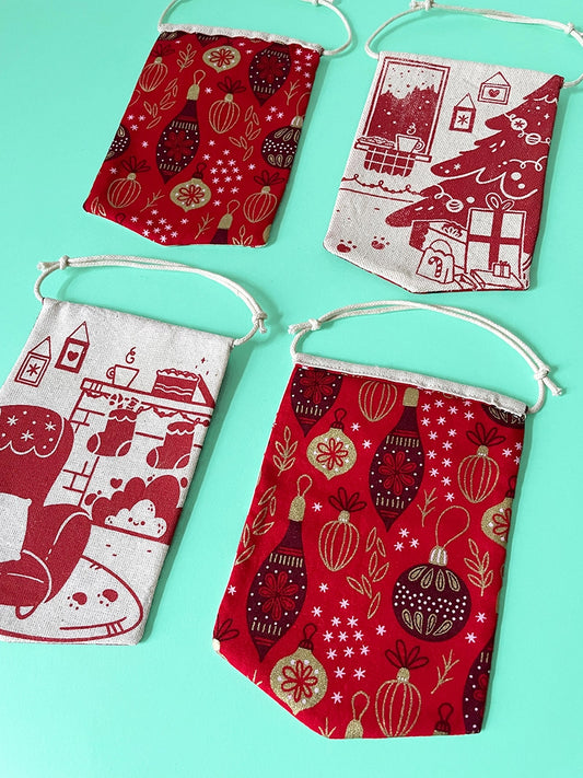 Red holiday decoration・Hanging banner