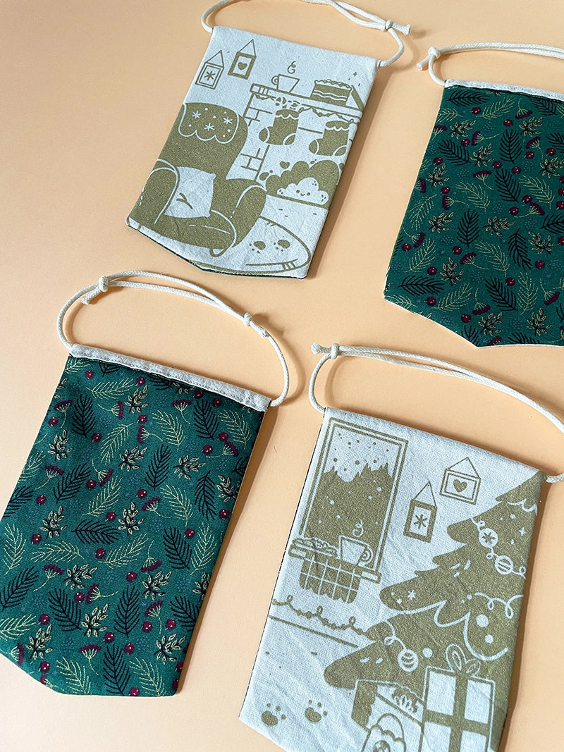 Green holiday decoration・Hanging banner