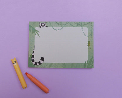 Lémurien à noter et petit caméléon, bloc note mignon à l'ambiance jungle. En papier recyclé imprimé en Europe.