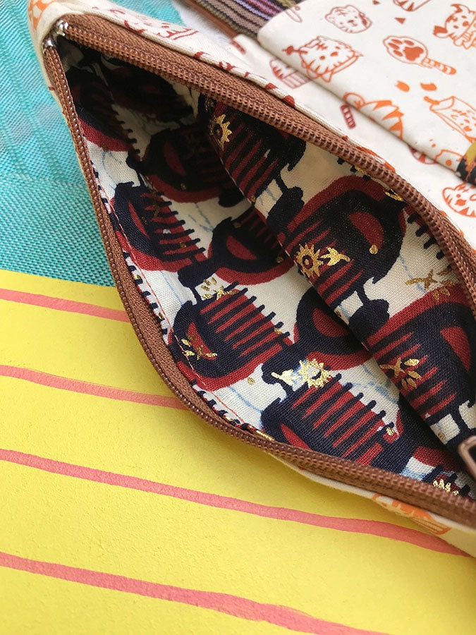 Intérieur de la poche zippée de la partie interchangeable Crayons Luxe.