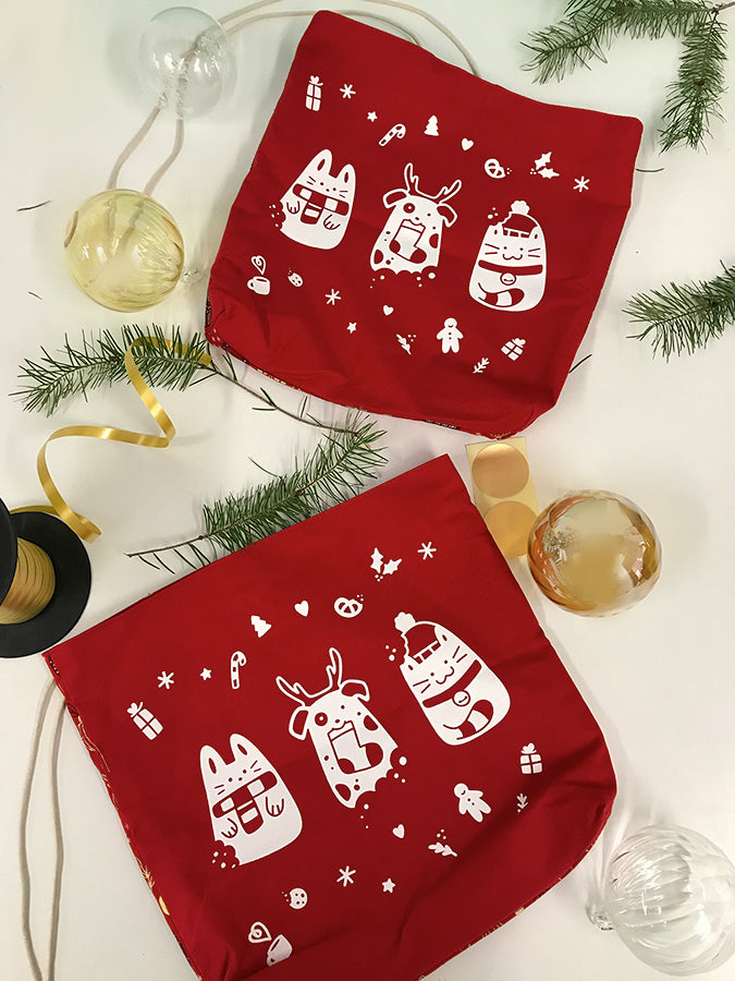 Pochette sérigraphiée artisanalement et entièrement faite à la main. Design animaux biscuits trop mignon.