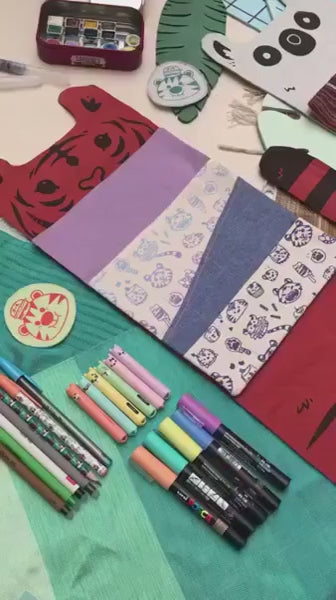 trousse avec partie interchangeable en forme de tigre faite à la main