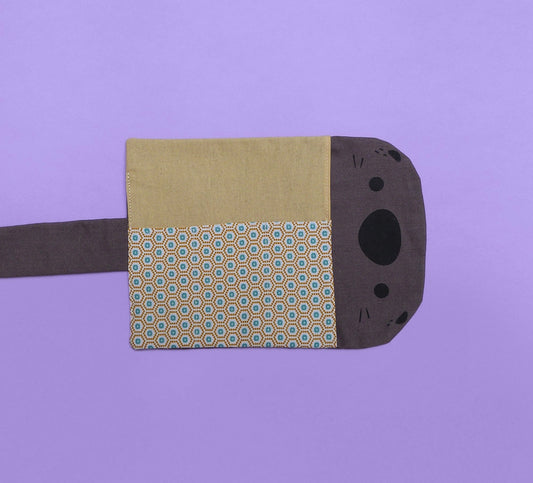 Trousse en forme de loutre. Super mignonne, idéale pour transporter ses fournitures de bureau !