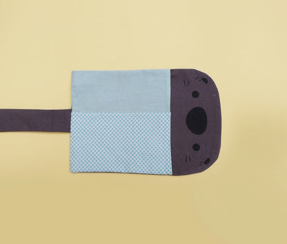 Trousse mignonne taille A6, petite taille, transportable partout et facilement pour emporter ses crayons préférés.