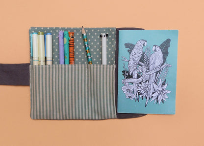 Trousse loutre trop mignonne faite à la main, pour ranger ses fournitures artistiques et un carnet taille A6